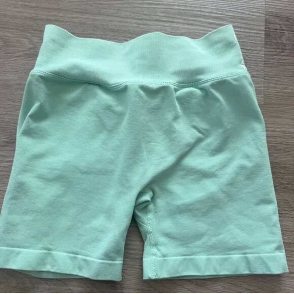 Dfyne Shorts - Mint green, dynamic style, size Small, 4'5 inches